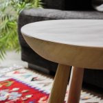 Table d'appoint en bois artisanale et kilims Chineurs du monde
