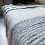 Plaid et housses de coussin en laine Chineurs du monde